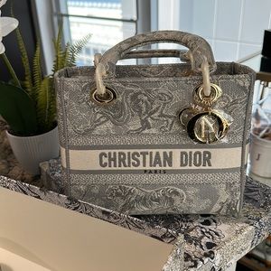 Dior MEDIUM LADY D-LITE BAG